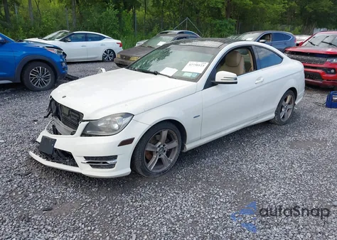 2012 Mercedes-Benz C 250 из США, поврежденный, VIN WDDGJ4HB8CF884401